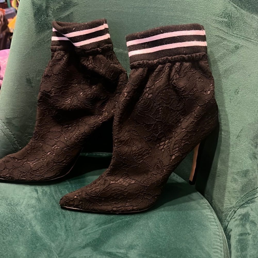 Laced Boot - Size 8.5 Never Worn - Pointed Bootie Heel